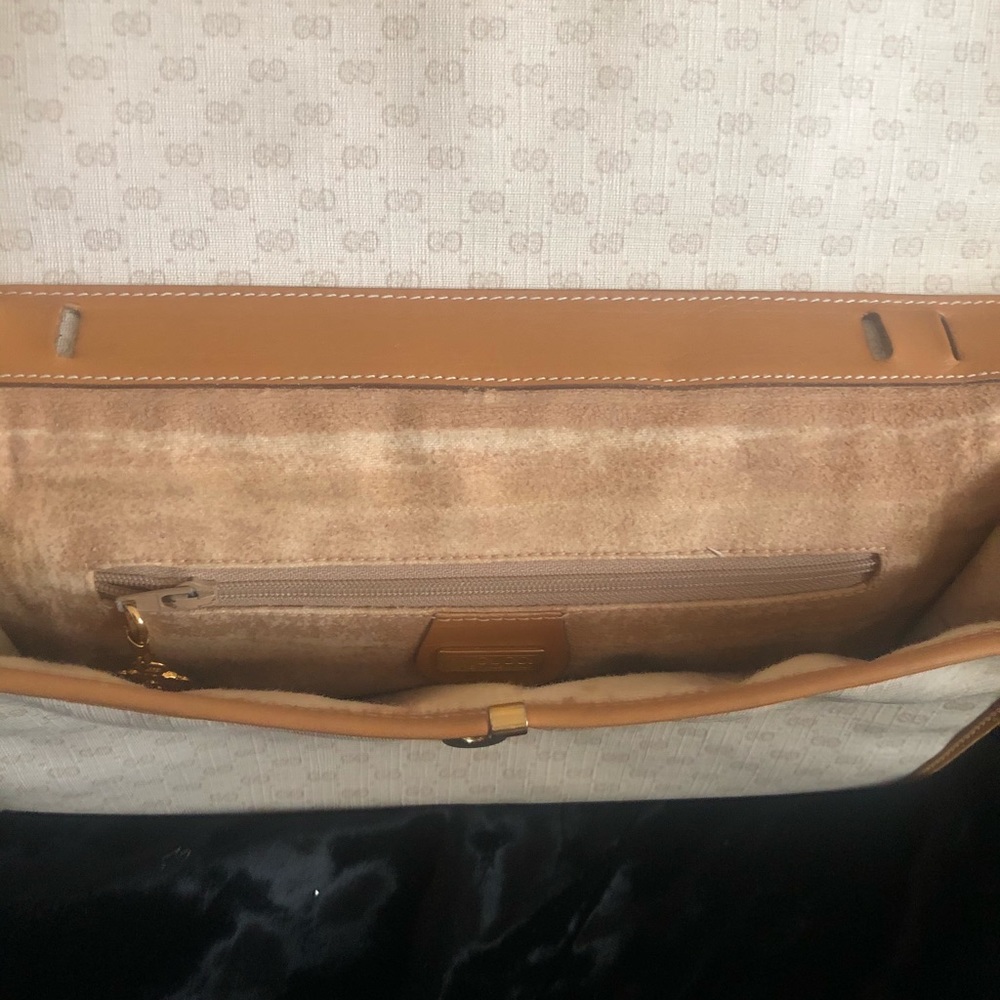 Gucci Beige Monogram Canvas Clutch with Tan Leather Trim - Picture 7 of 16